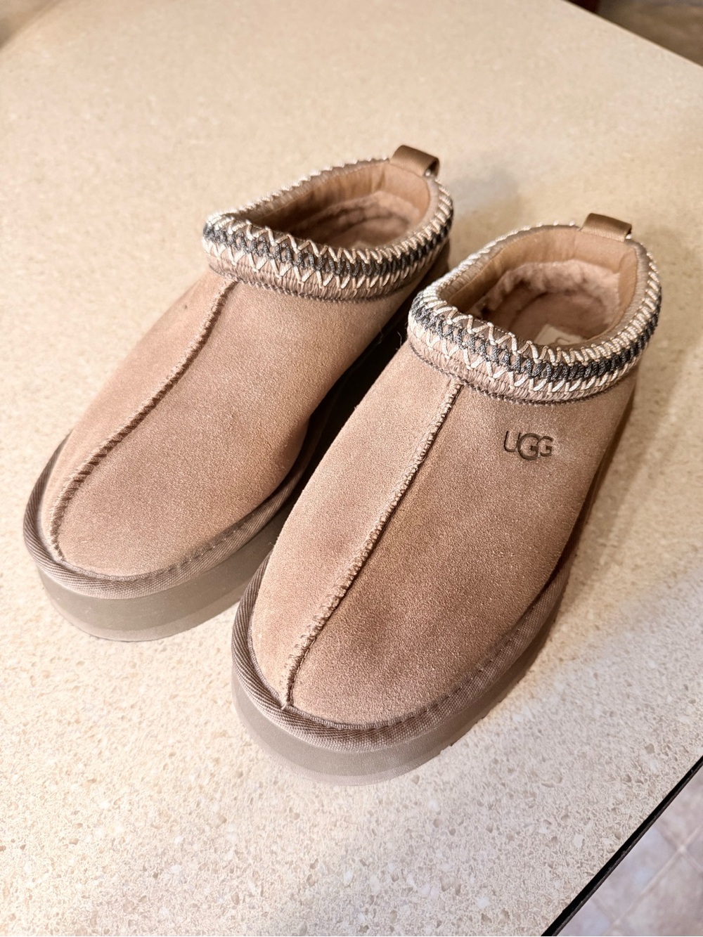 Women size 7 UGG Tazz II platform
